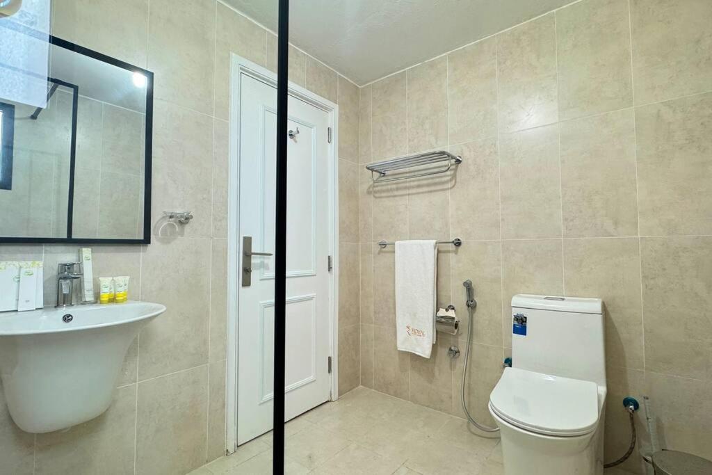 Spacious Serenity 5br Luxury Living In Al Danah Apartment Abu Dhabi