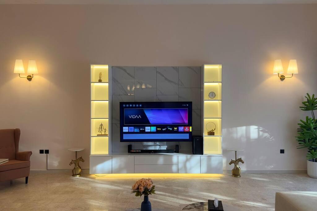 Spacious Serenity 5br Luxury Living In Al Danah Apartment *