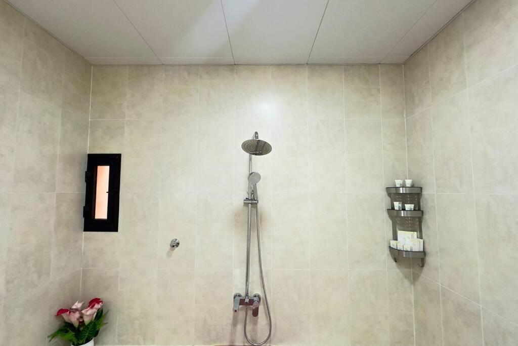 Spacious Serenity 5br Luxury Living In Al Danah Apartment *