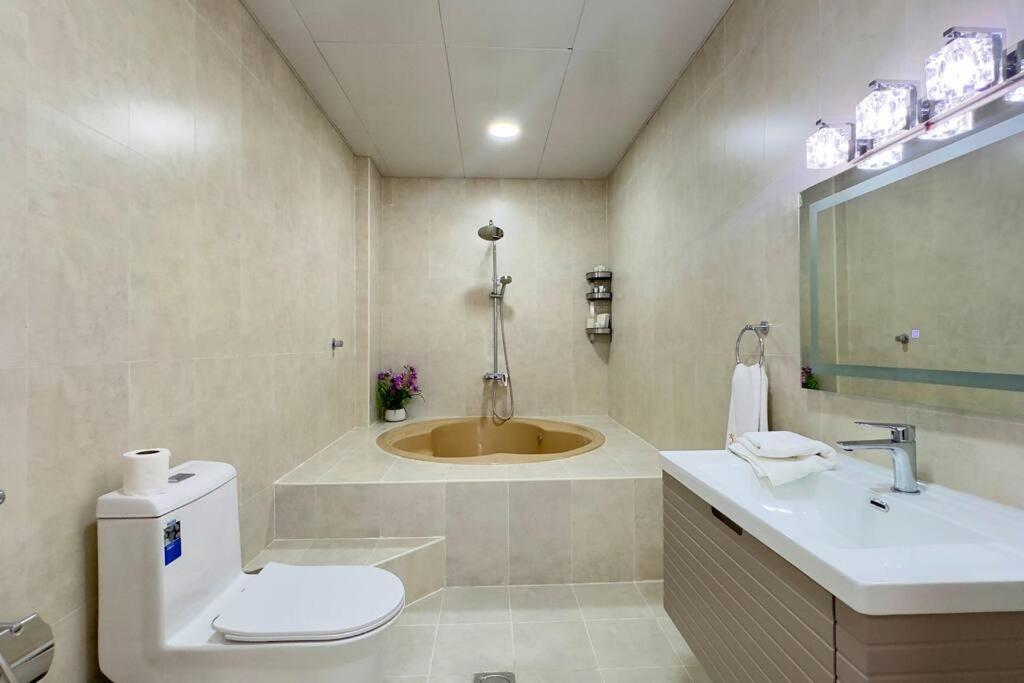Spacious Serenity 5br Luxury Living In Al Danah * Abu Dhabi