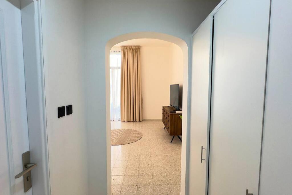 Spacious Serenity 5br Luxury Living In Al Danah Apartment