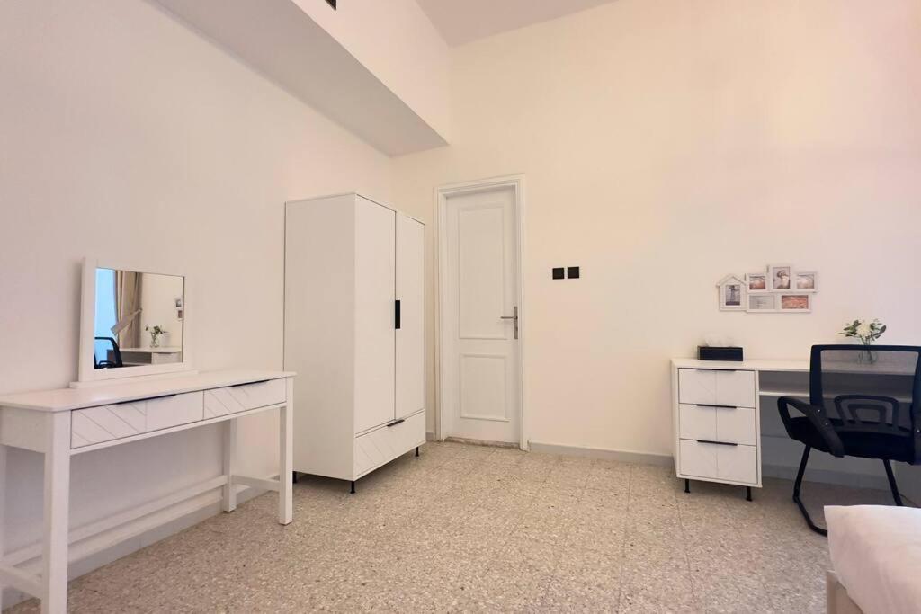 Spacious Serenity 5br Luxury Living In Al Danah Apartment Abu Dhabi