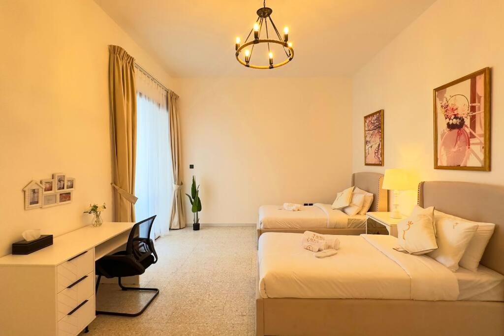 Spacious Serenity 5br Luxury Living In Al Danah Apartment