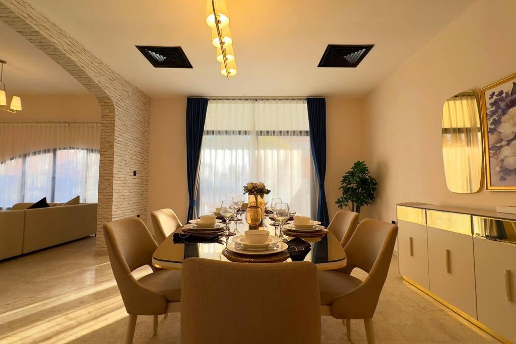 Spacious Serenity 5br Luxury Living In Al Danah Apartment *