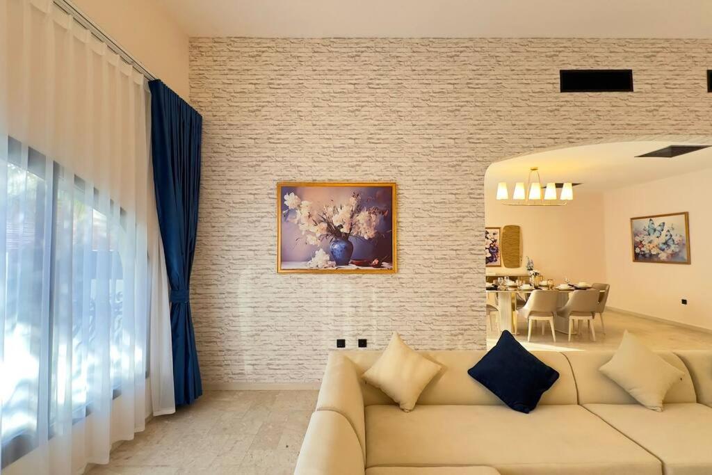 Spacious Serenity 5br Luxury Living In Al Danah * Abu Dhabi